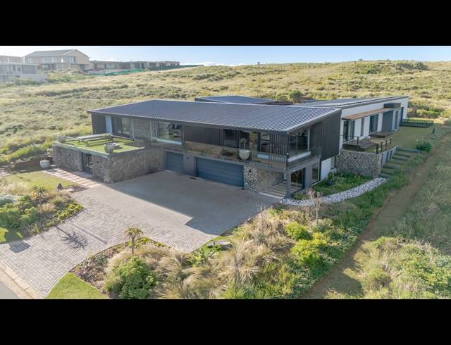 5 BEDROOM HOUSE FOR SALE IN ZULULAMI LUXURY COASTAL ESTATE
